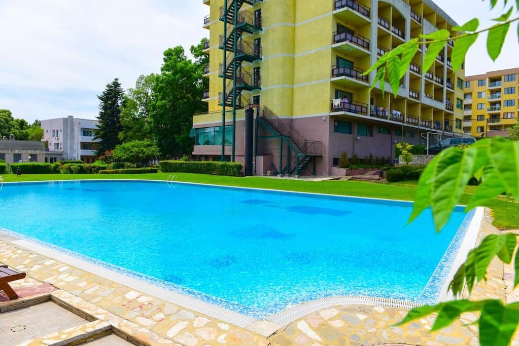 Charming Sunny Apartment+Swimming Pool セインツ・コンスタンティン＆ヘレナ エクステリア 写真